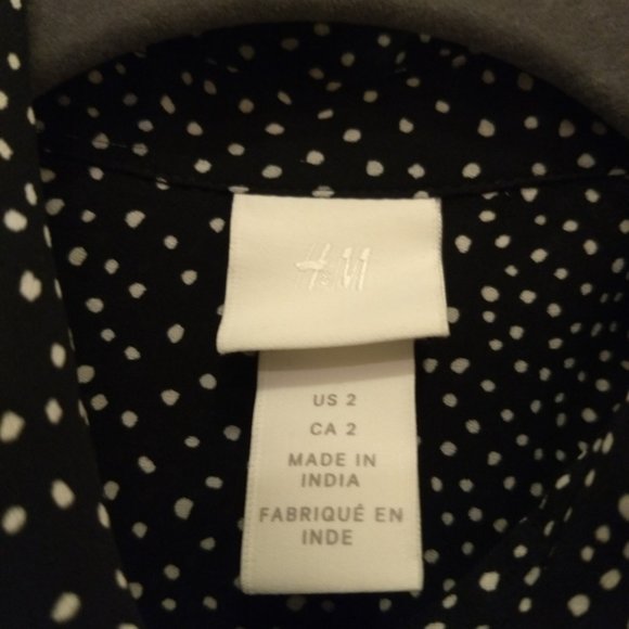 Two Blouse Bundle: Uniqlo and H&M - Picture 5 of 6